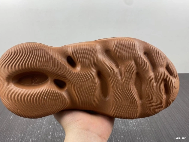 Yeezy HP5335 Clay Adidas Foam Red RNR 1030